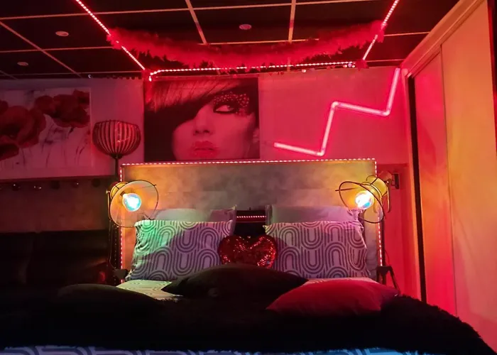 Sas Lès Bêtises Péniche Morgane 2 Bateau-hôtel Cambrai